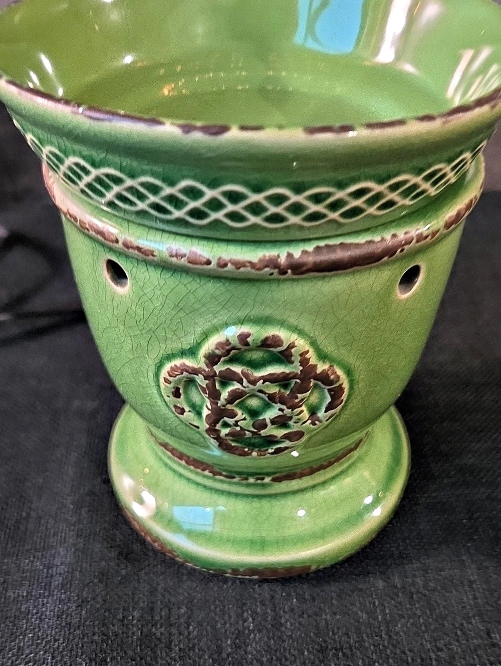 Scentsy Celtic Green Warmer